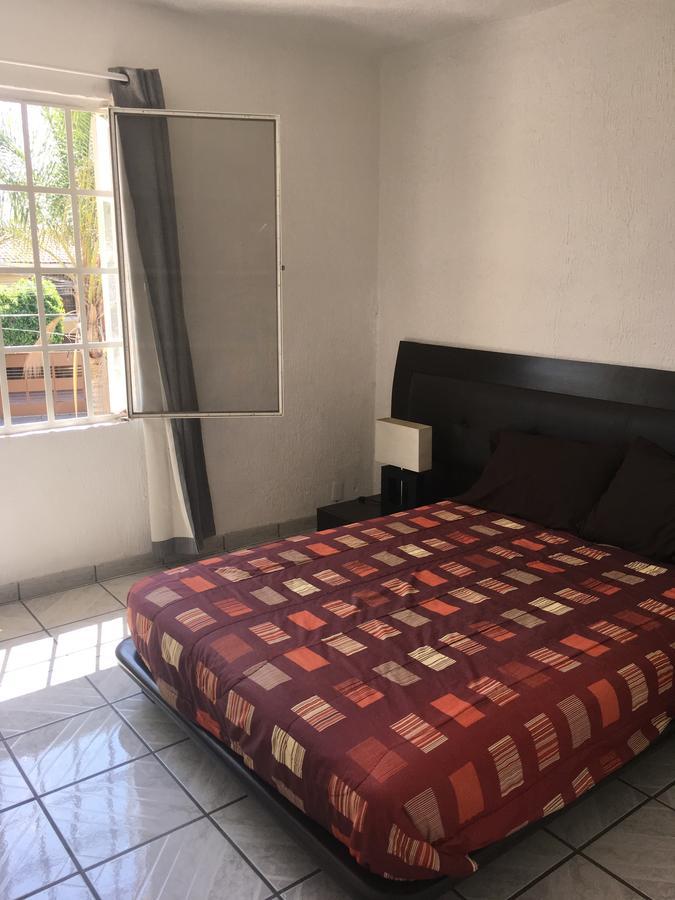 Casa Bravia - Hostal Para Mujeres Guadalajara Exterior photo