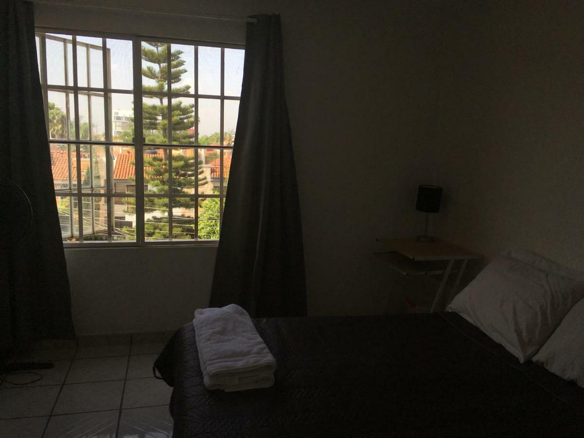 Casa Bravia - Hostal Para Mujeres Guadalajara Exterior photo